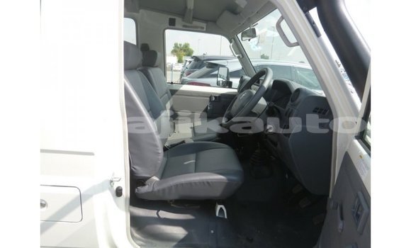 Buy Import Toyota Land Cruiser White Car in Import - Dubai in Dushanbe Buy Import Toyota Land Cruiser White Car in Import - Dubai in Dushanbe