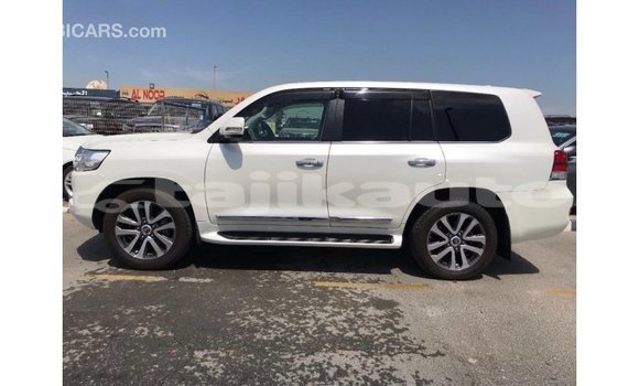 Buy Import Toyota Land Cruiser White Car in Import - Dubai in Dushanbe Buy Import Toyota Land Cruiser White Car in Import - Dubai in Dushanbe