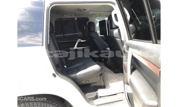 Buy Import Toyota Land Cruiser White Car in Import - Dubai in Dushanbe Buy Import Toyota Land Cruiser White Car in Import - Dubai in Dushanbe