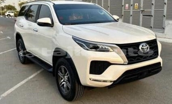 Buy Used Toyota Fortuner White Car in Buston in Sughd
