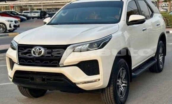 Buy Used Toyota Fortuner White Car in Buston in Sughd Buy Used Toyota Fortuner White Car in Buston in Sughd