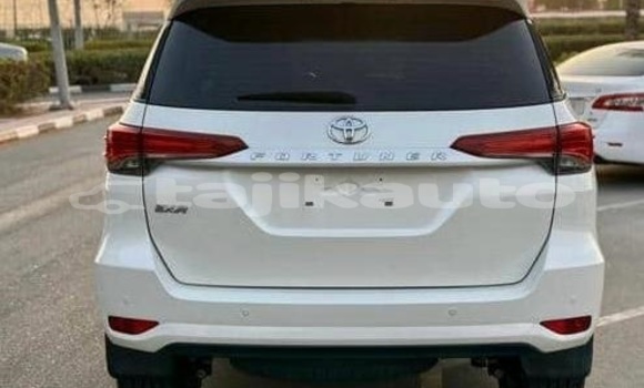 Buy Used Toyota Fortuner White Car in Buston in Sughd Buy Used Toyota Fortuner White Car in Buston in Sughd