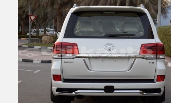 Buy Used Toyota Land Cruiser White Car in Buston in Sughd Buy Used Toyota Land Cruiser White Car in Buston in Sughd
