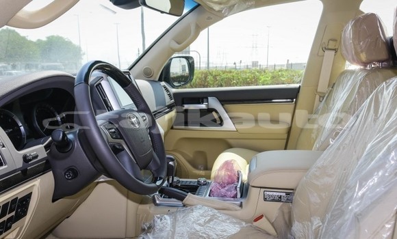 Buy Used Toyota Land Cruiser White Car in Buston in Sughd Buy Used Toyota Land Cruiser White Car in Buston in Sughd