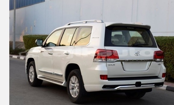 Buy Used Toyota Land Cruiser White Car in Buston in Sughd Buy Used Toyota Land Cruiser White Car in Buston in Sughd