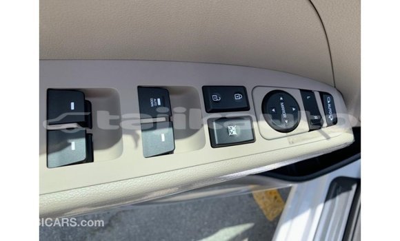 Buy Import Hyundai Elantra White Car in Import - Dubai in Dushanbe Buy Import Hyundai Elantra White Car in Import - Dubai in Dushanbe