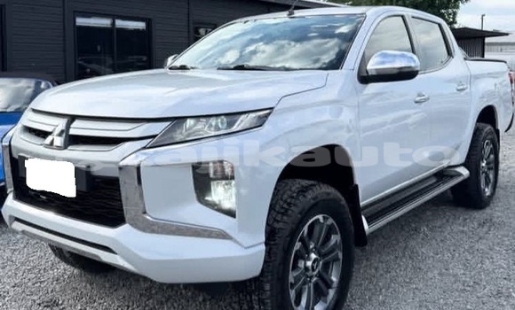 Buy Used Mitsubishi L200 White Car in Buston in Sughd Buy Used Mitsubishi L200 White Car in Buston in Sughd