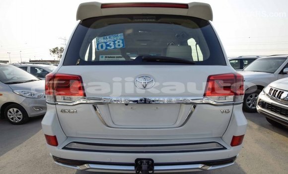 Buy Import Toyota Land Cruiser White Car in Import - Dubai in Dushanbe Buy Import Toyota Land Cruiser White Car in Import - Dubai in Dushanbe