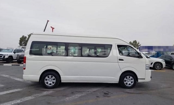 Buy Used Toyota Hiace White Car in Dushanbe in Dushanbe Buy Used Toyota Hiace White Car in Dushanbe in Dushanbe