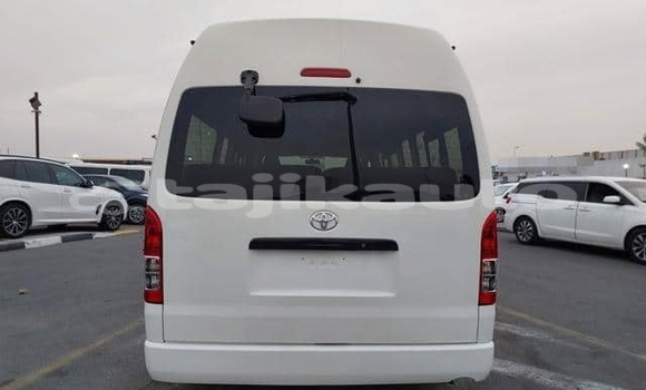 Buy Used Toyota Hiace White Car in Dushanbe in Dushanbe Buy Used Toyota Hiace White Car in Dushanbe in Dushanbe