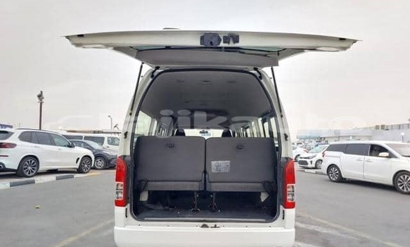 Buy Used Toyota Hiace White Car in Dushanbe in Dushanbe Buy Used Toyota Hiace White Car in Dushanbe in Dushanbe