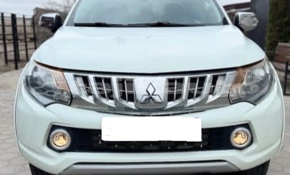 Buy Used Mitsubishi L200 White Car in Buston in Sughd