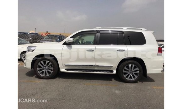 Buy Import Toyota Land Cruiser White Car in Import - Dubai in Dushanbe Buy Import Toyota Land Cruiser White Car in Import - Dubai in Dushanbe