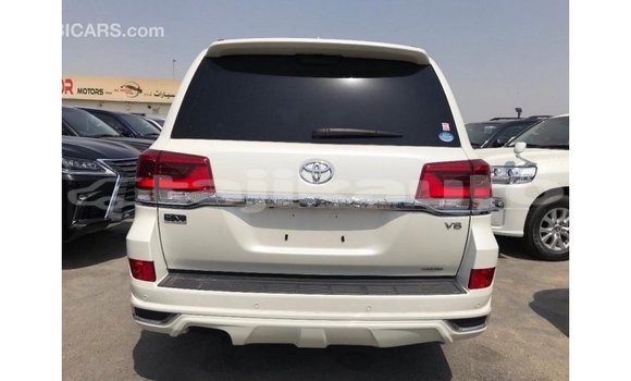 Buy Import Toyota Land Cruiser White Car in Import - Dubai in Dushanbe Buy Import Toyota Land Cruiser White Car in Import - Dubai in Dushanbe