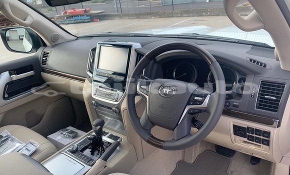 Buy Used Toyota Land Cruiser White Car in Buston in Sughd Buy Used Toyota Land Cruiser White Car in Buston in Sughd