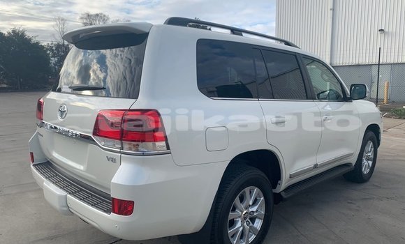 Buy Used Toyota Land Cruiser White Car in Buston in Sughd Buy Used Toyota Land Cruiser White Car in Buston in Sughd