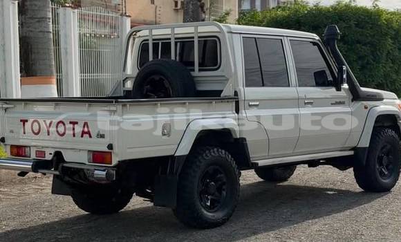 Buy Used Toyota Land Cruiser White Car in Buston in Sughd Buy Used Toyota Land Cruiser White Car in Buston in Sughd