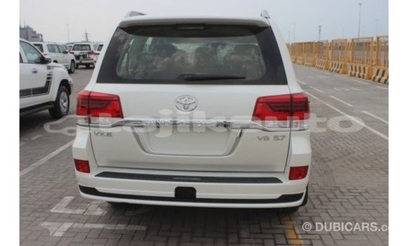 Buy Import Toyota Land Cruiser White Car in Import - Dubai in Dushanbe Buy Import Toyota Land Cruiser White Car in Import - Dubai in Dushanbe