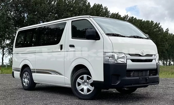 Buy Used Toyota Hiace White Car in Import - Dubai in Dushanbe