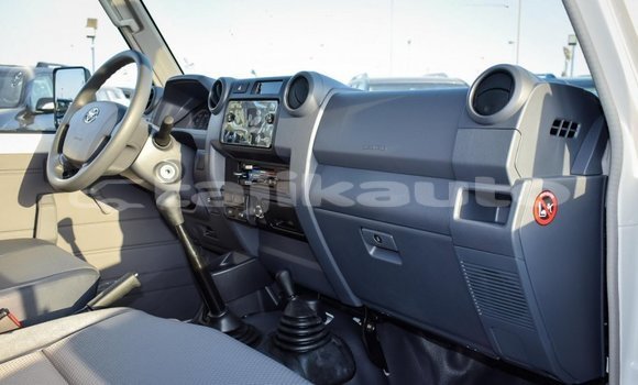 Buy New Toyota Land Cruiser White Car in Adrasmon in Sughd Buy New Toyota Land Cruiser White Car in Adrasmon in Sughd
