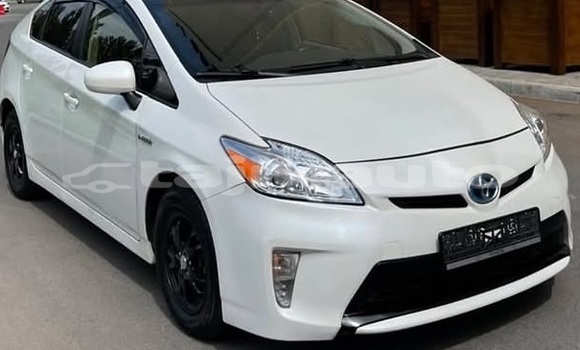 Buy Used Toyota Prius White Car in Buston in Sughd